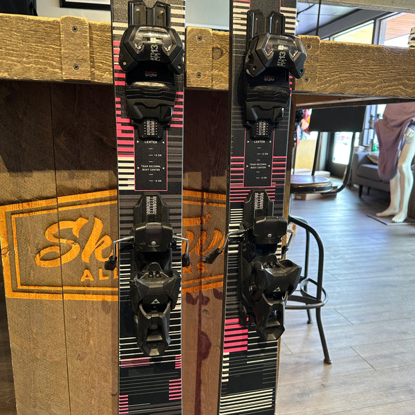 2026 FISCHER NIGHTSTICK 104 pink (188cm) + ATTACK 13 DEMO BINDINGS - USED