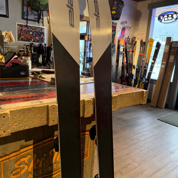 2024 Elan Ripstick 106 Black Edition 172 w/Marker Griffon 13 GW Demo Binding