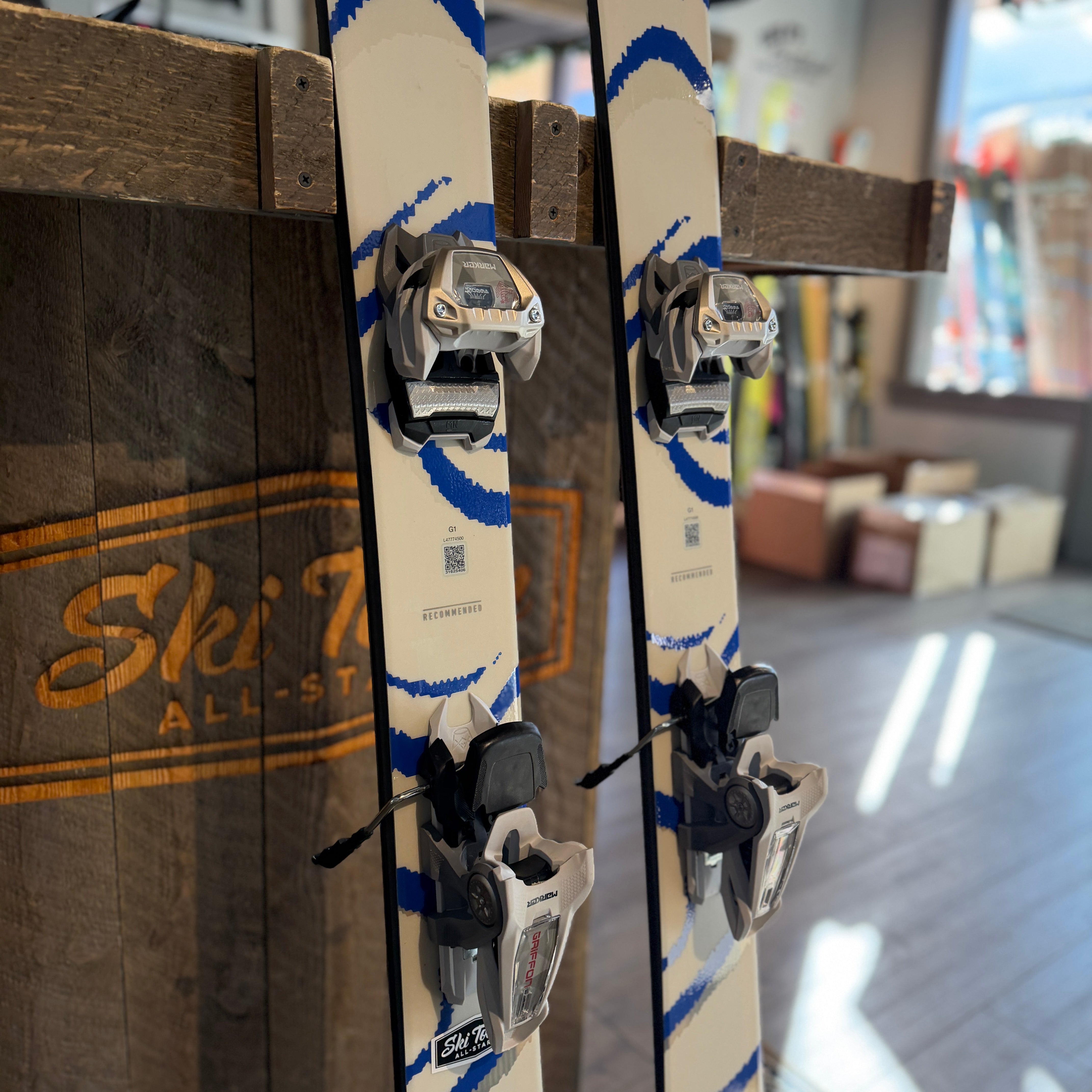 2017 salomon qst 106 skis 2026 Salomon QST 106 (Almond Milk) + Marker Griffon 13 ID Bindings