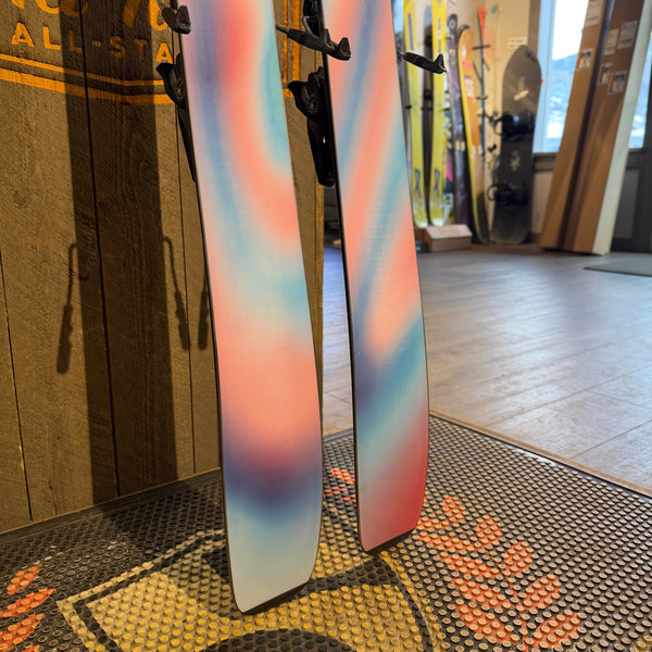 2026 Salomon QST 106 173 w/ Strive 13 GW Demo Binding