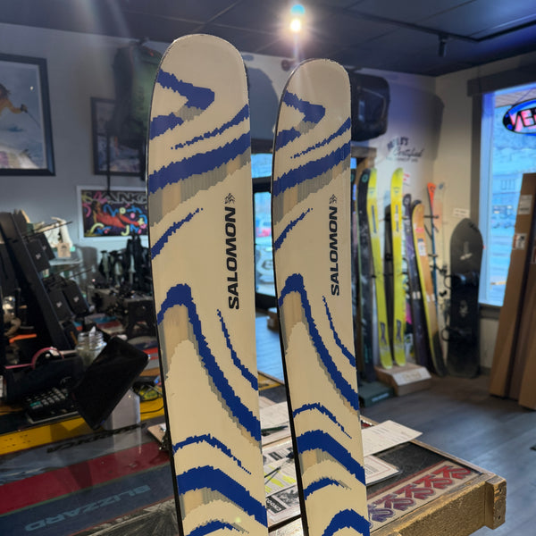 2026 Salomon QST 106 181 w/ Strive 14 MN Demo Binding