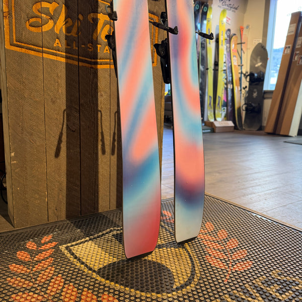 2026 Salomon QST 106 181 w/ Strive 14 MN Demo Binding