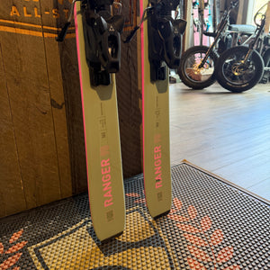 2027 FISCHER RANGER 90 (163CM ) + ATTACK 11 GW DEMO BINDINGS