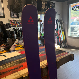 2027 FISCHER RANGER 102 (162CM ) + SQUIRE 11 GW DEMO BINDINGS