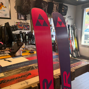 2027 FISCHER RANGER 102 (162CM ) + SQUIRE 11 GW DEMO BINDINGS